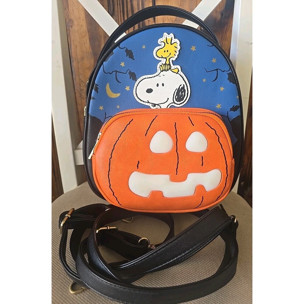 Peanuts Snoopy & Woodstock The Great Pumpkin Convertible Light-Up Mini Backpack